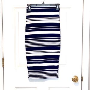 I’m in love with Derek pencil skirt S 491